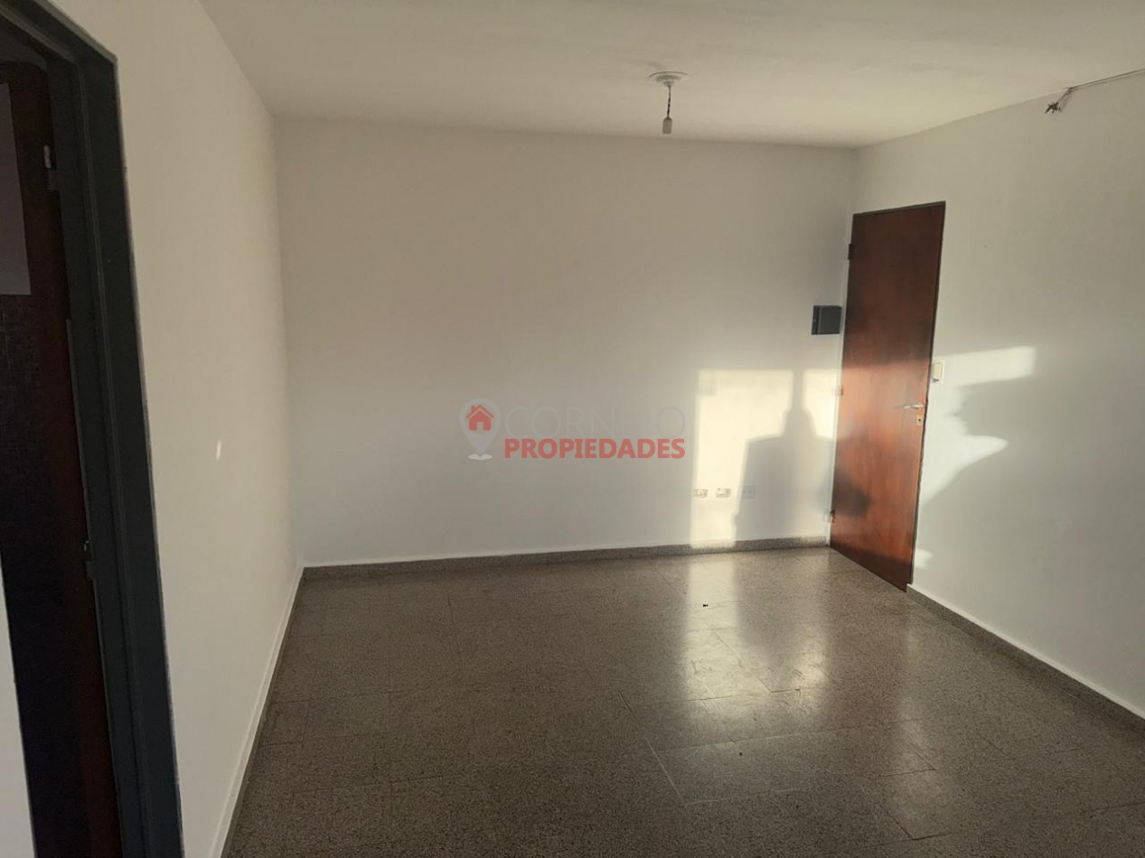 Alquilo departamento dos dormitorios  con cochera