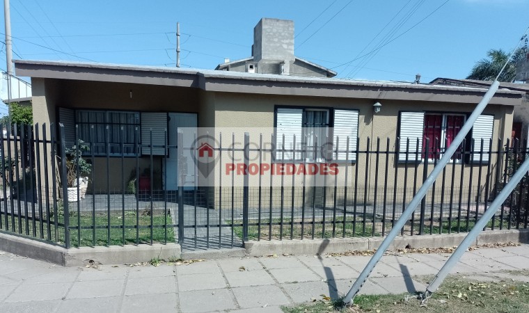 VENDO CASA Y LOCA EN BARRIO LOS BOULEVARES